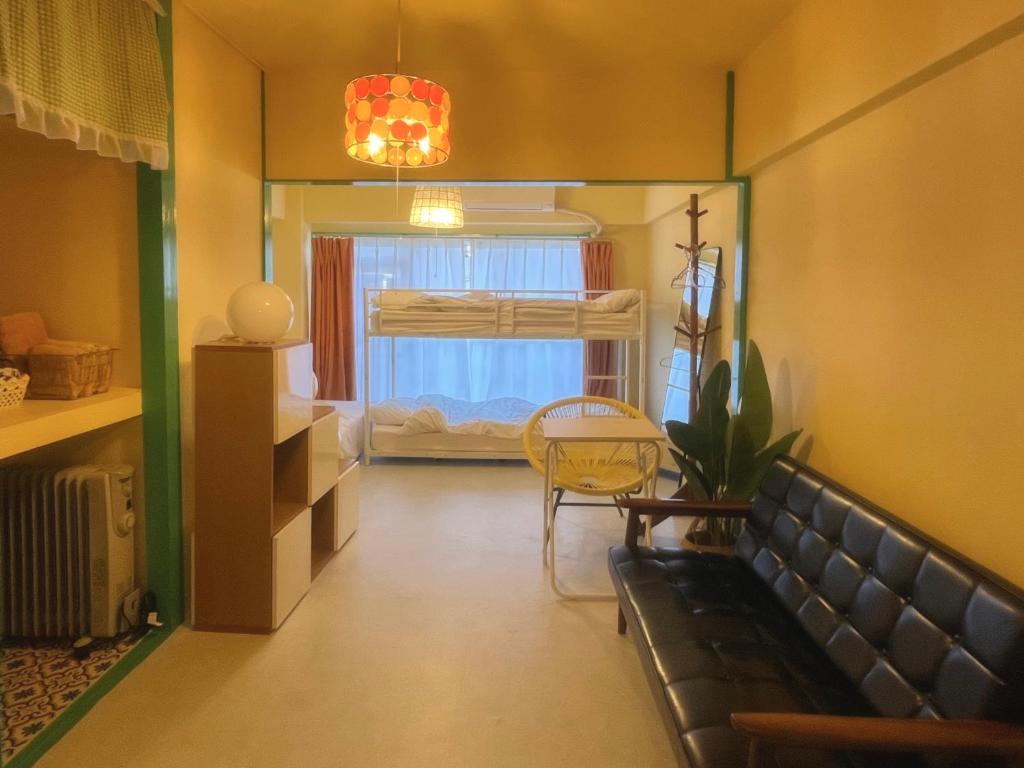 CreamyMoon Yellow 3 Beds Near from Airpot