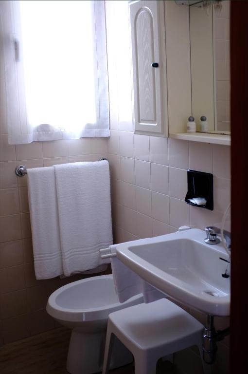 Koupelna v ubytování Hotel Reno