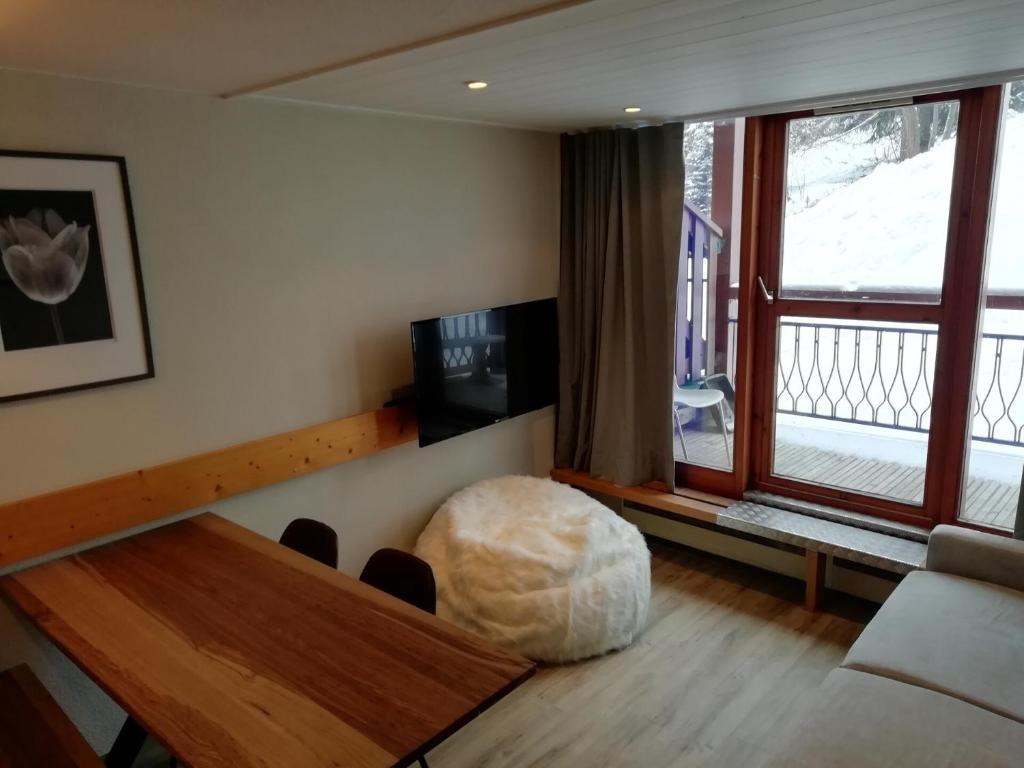 Résidence Aiguille Grive Bat Iii - Appartement 2 pièces 6 personnes en duplex, skis aux pieds, dans le village de Charmettoger à Arc 1800 MAE-2037