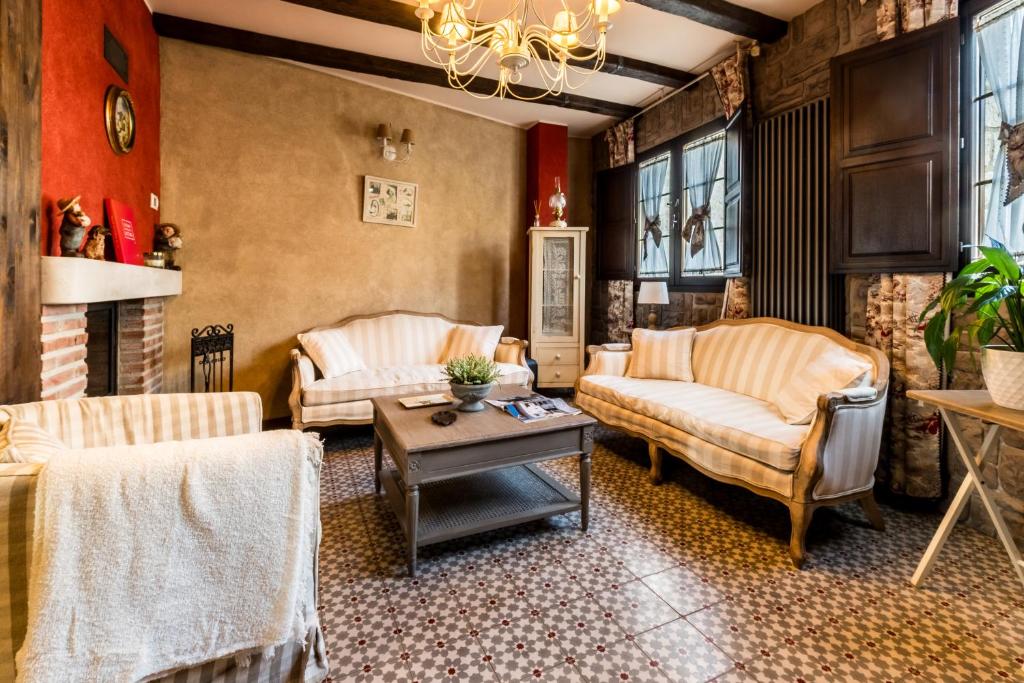 Hotel Rural La Tenada - Housity