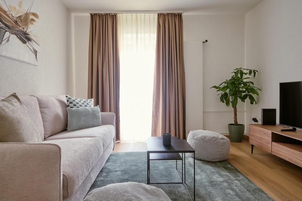Modern city apartment with balcony - Limmatplatz
