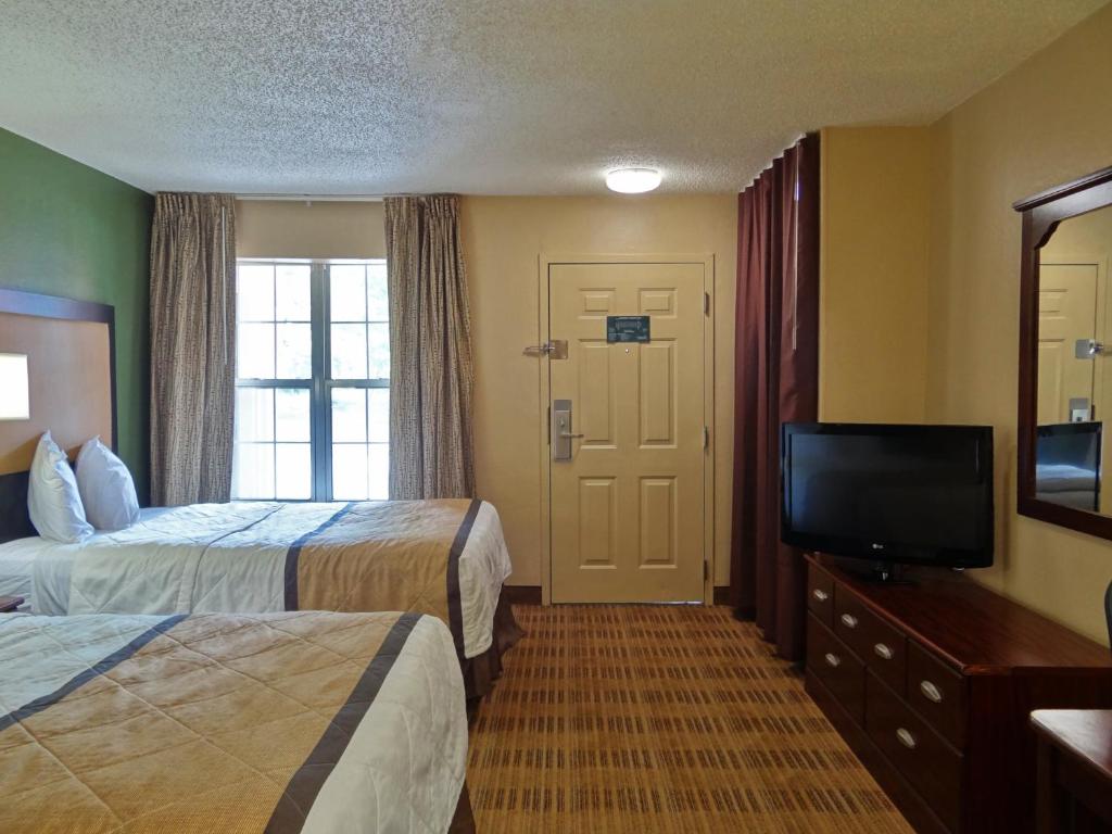 Postel nebo postele na pokoji v ubytování Extended Stay America Suites - Fort Lauderdale - Cypress Creek - Andrews Ave