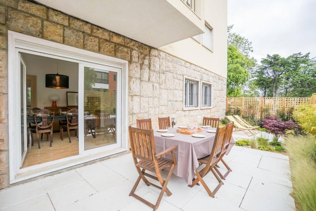 Apartment in Downtown Cascais with Garden
