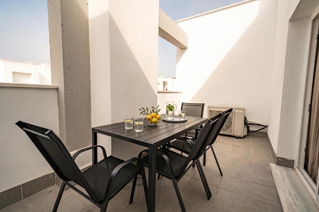Kame House-3HAB, 3 terrazas con vistas al mar y parking, a un paso del centro