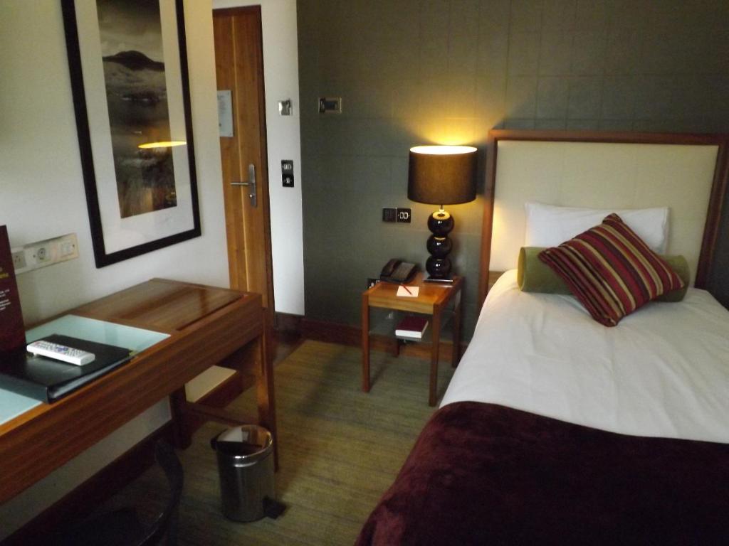 Postel nebo postele na pokoji v ubytování Rochestown Park Hotel & Leisure Centre