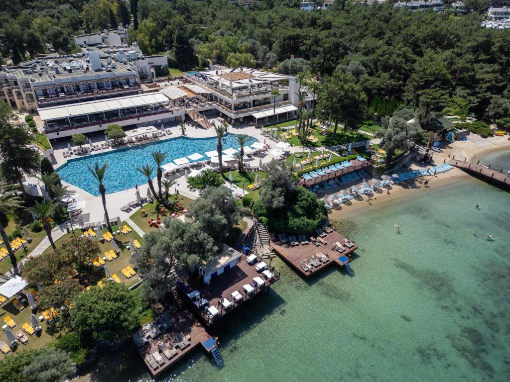 DoubleTree by Hilton Bodrum Isil Club Ultra All-Inclusive Resort در بدروم