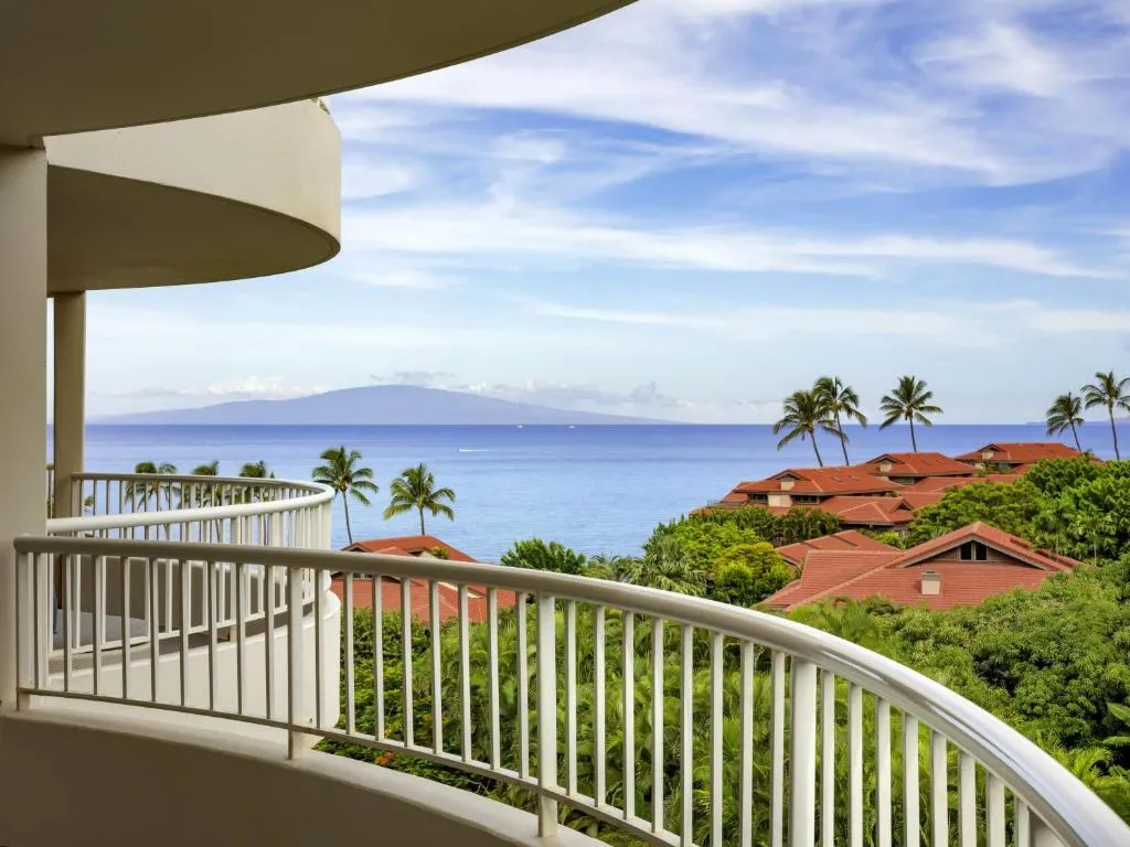 Partial Ocean View Suite with Tub - Mobility Accessible
