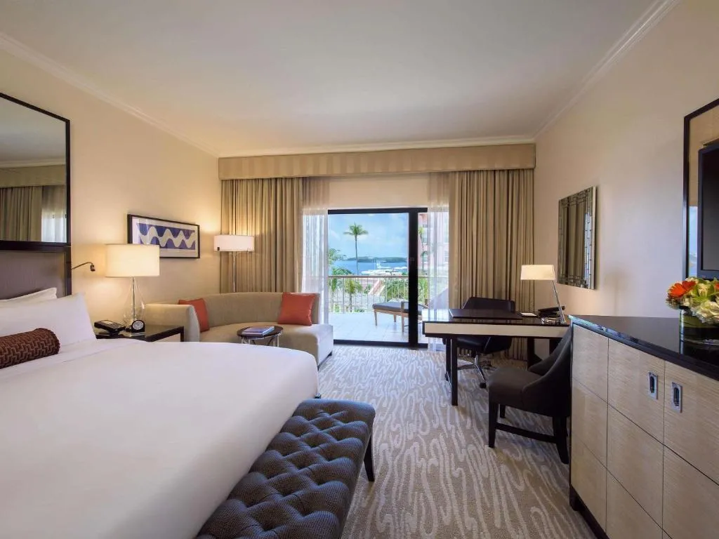 Signature King Room with Harbor View and Balcony