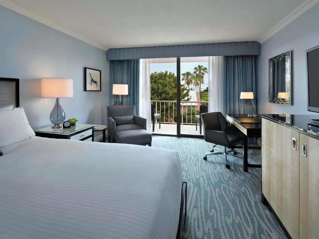 One-Bedroom King Suite with Garden View