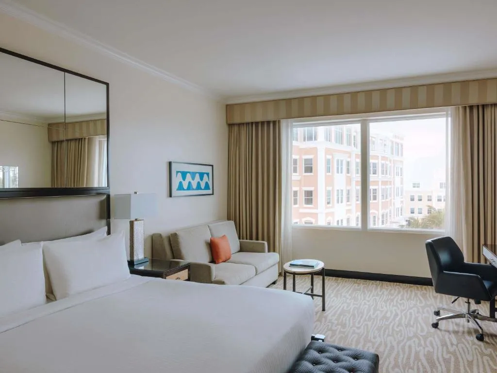 Fairmont Gold King Room with City View and Lounge Access