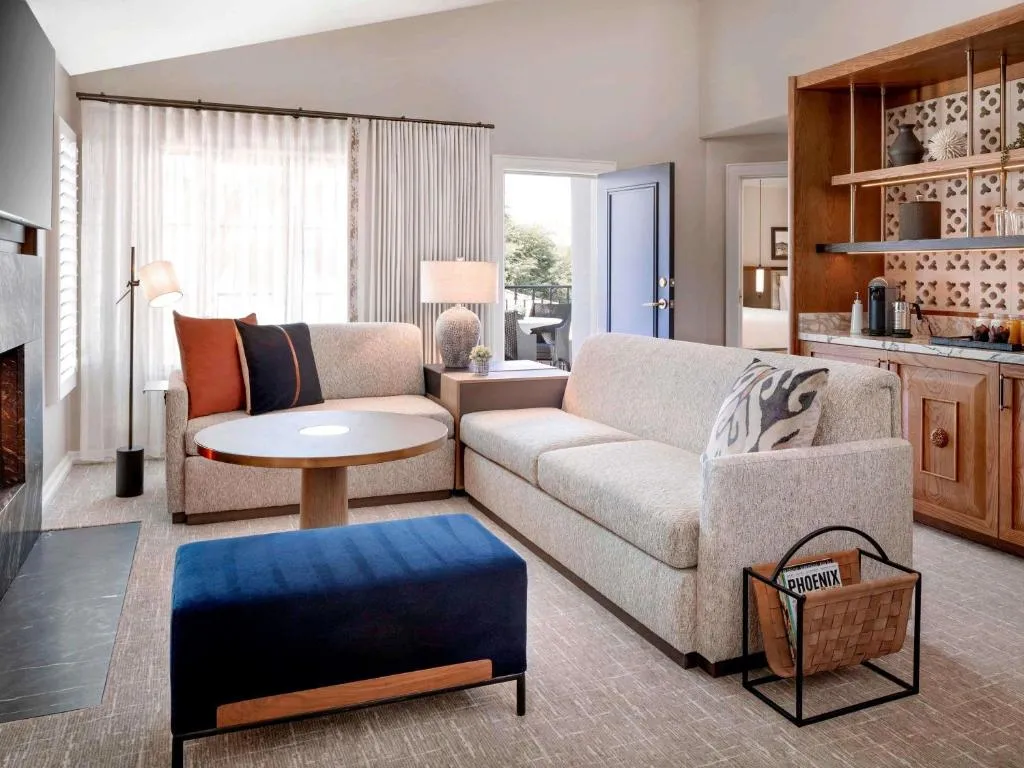 Privado One-Bedroom Queen Suite with Patio or Balcony and Fireplace