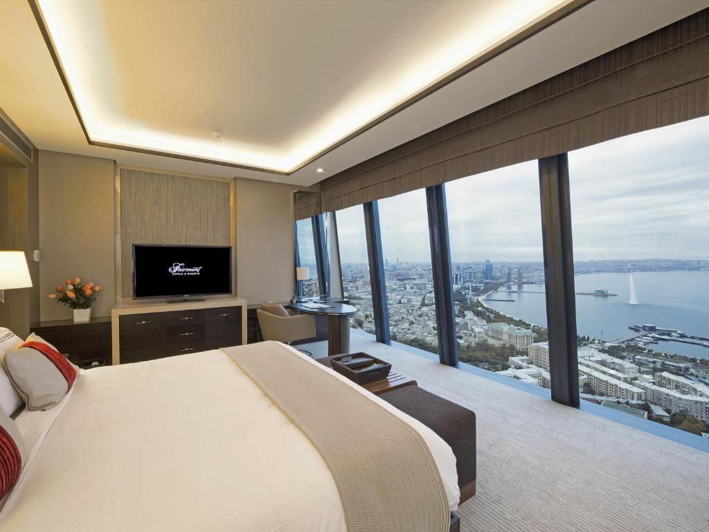 لابی و فضای عمومی Fairmont Baku, Flame Towers - تصویر ۵