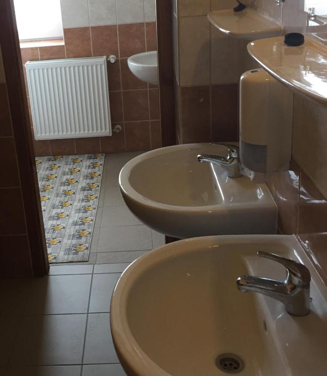 Łazienka w obiekcie MAMRE Szálló