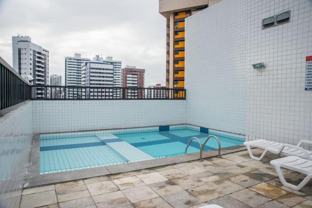 Der Swimmingpool an oder in der Nähe von Apartamento Costa Azul
