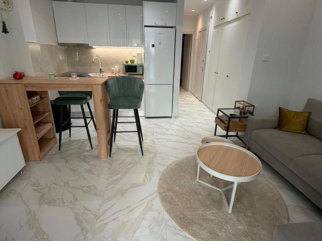 Eleon SKG Center by Booking Kottas - UNIVERSITY