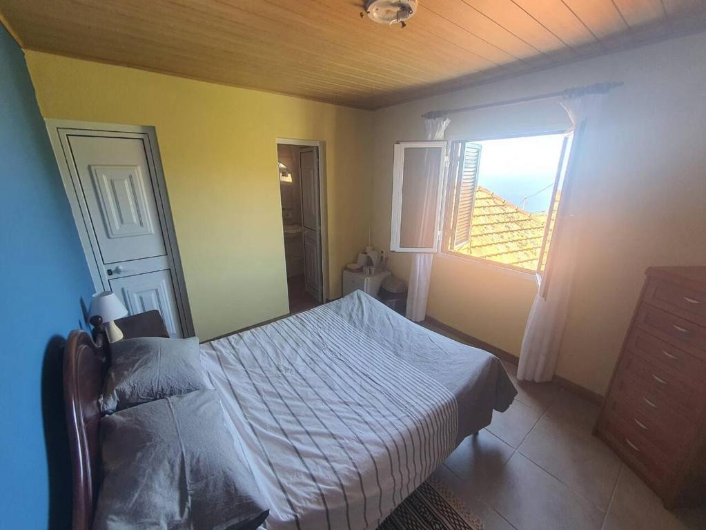Private room with en-suite and private access