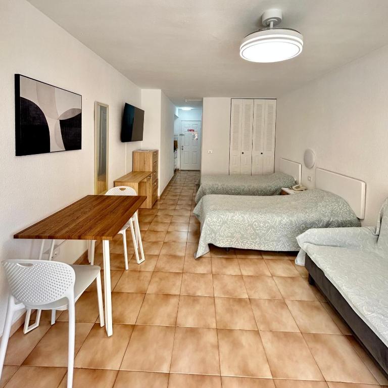 Pool View Studio Apartment Ref C015