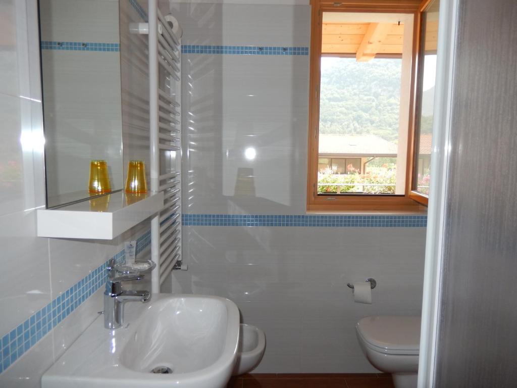 A bathroom at Agritur Giovanazzi