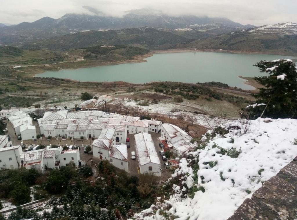 an aerial view of a resort with a lake at Hotel Tugasa Arco de la Villa in Zahara de la Sierra