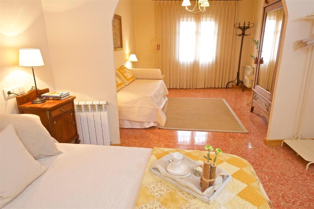 A bed or beds in a room at Cal Barceló