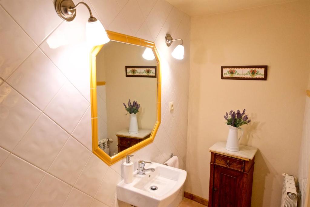 A bathroom at Cal Barceló