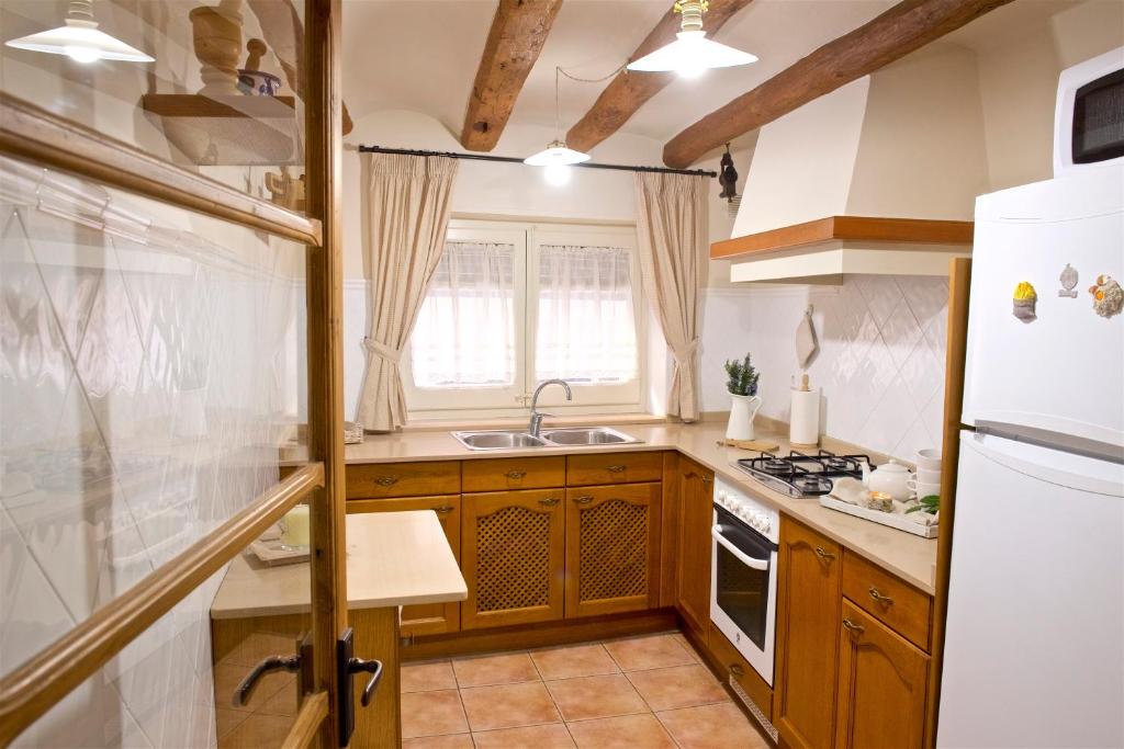 A kitchen or kitchenette at Cal Barceló