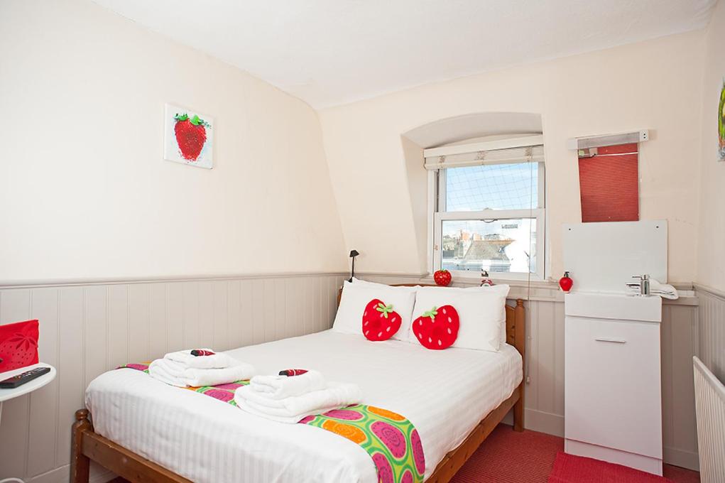 Postel nebo postele na pokoji v ubytování Strawberry Fields