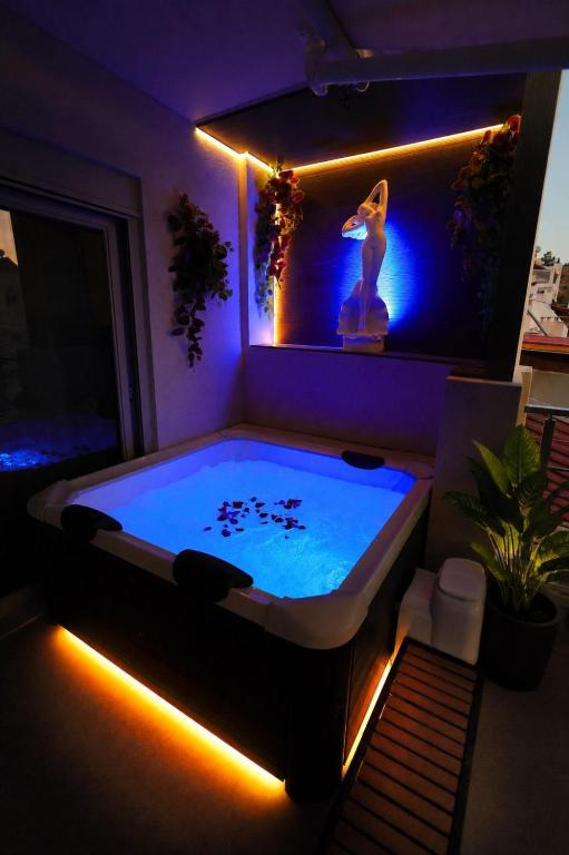 Luxury Apartment with wirlpool above Kesariani, Athen