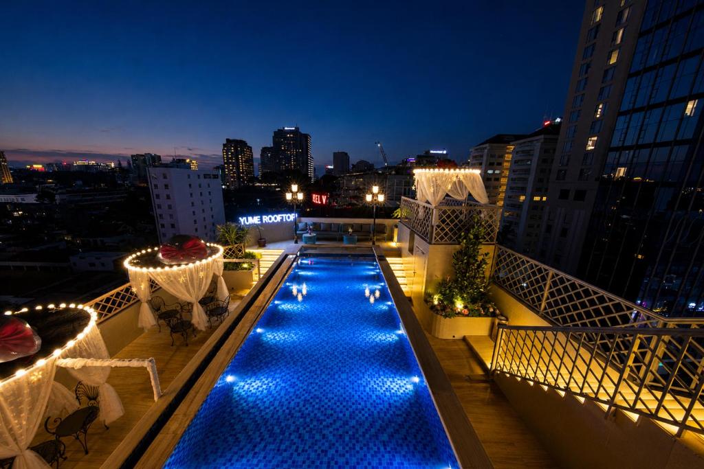 Queen Central Apartment Hotel - Housity