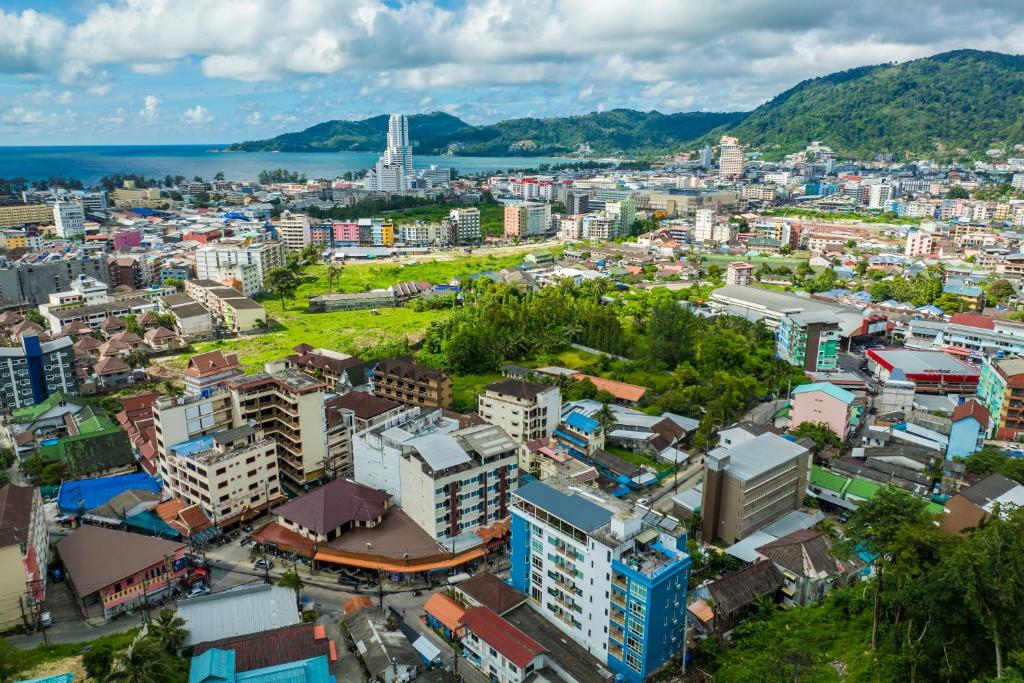 Aura Hotel Phuket در پوکت