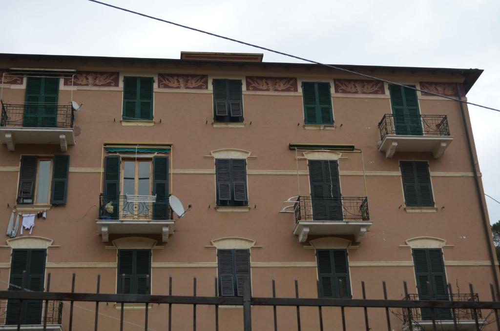 a building with green shutters and balconies on it at La Muraria in Monterosso al Mare