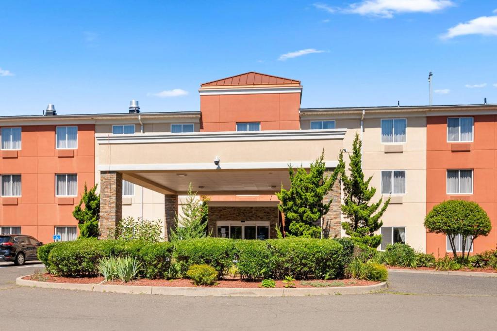 Quality Suites - Housity