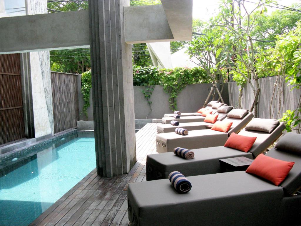 Bazén v ubytování Anshel Hotel Seminyak nebo v jeho okolí