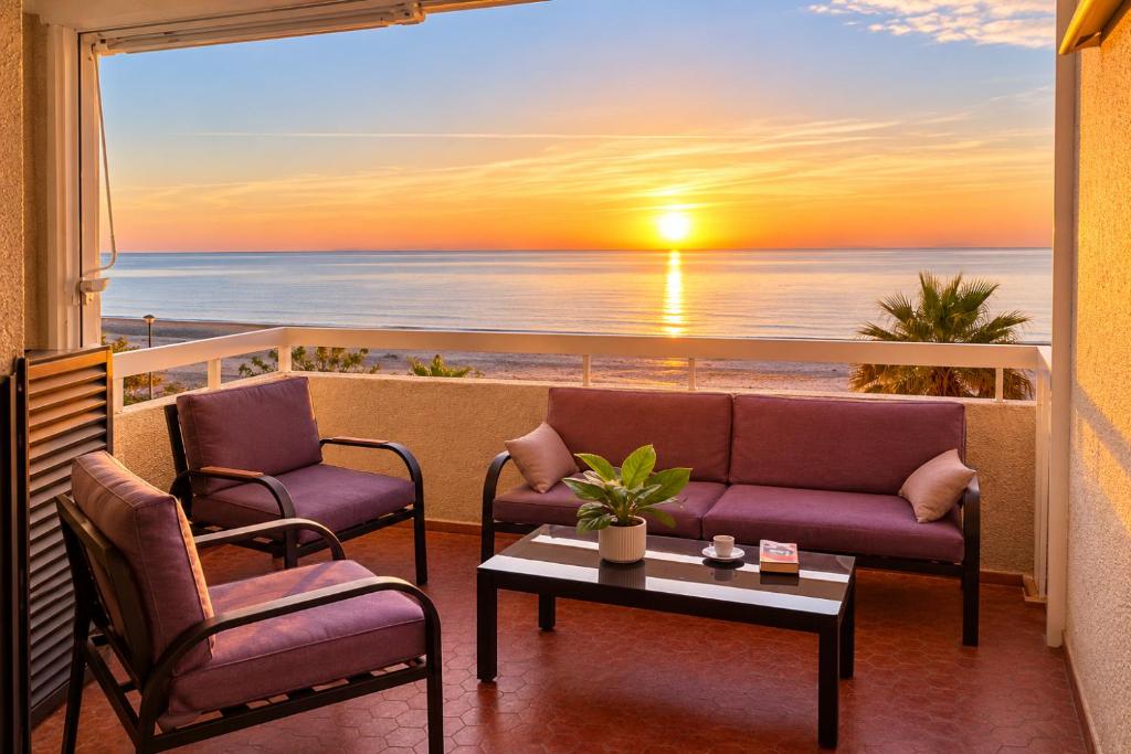 Vue mer, terrasse, plage à 50 m, Parking