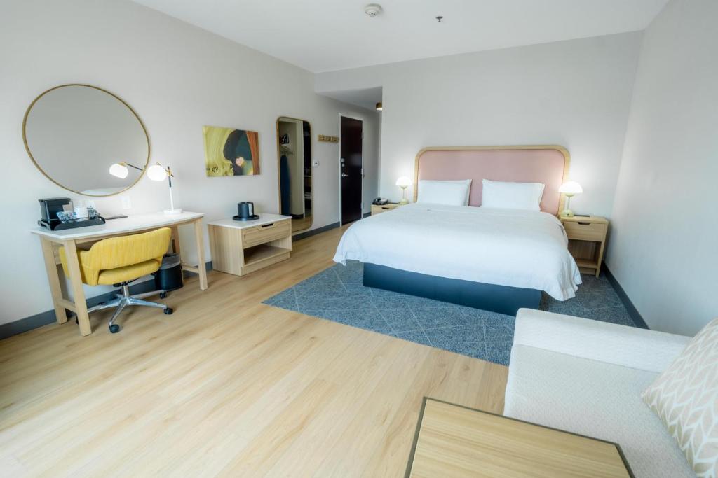 Hampton Inn & Suites Mission - 