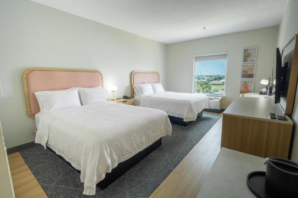 Hampton Inn & Suites Mission - 
