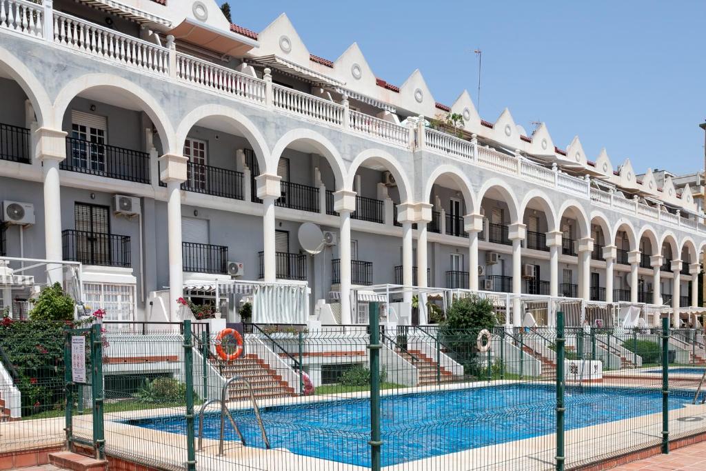 Los Arcos Beach Apartments