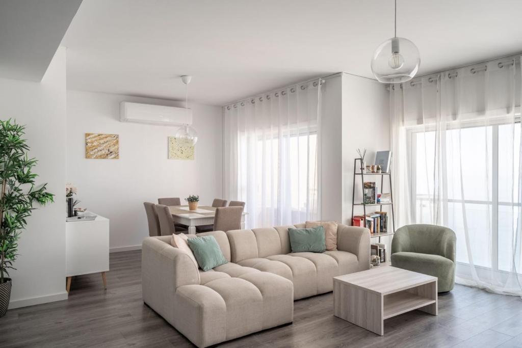 Janelas de Zimbra Lovely Apt with Pool and Sea View by Lisbeyond