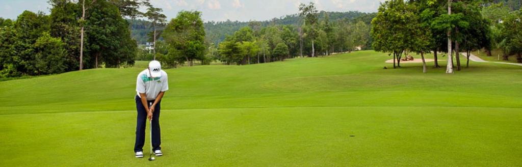 Kemudahan golf di rumah percutian atau berdekatan