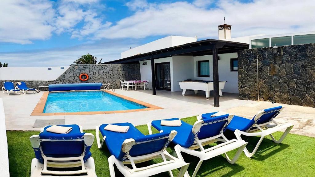Villa Neptuno with private pool, sea view, Smart-TV free Wifi