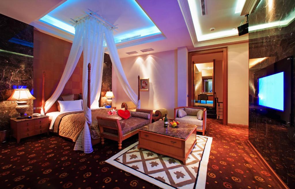 TV a/nebo společenská místnost v ubytování Blue Coast Spa Motel