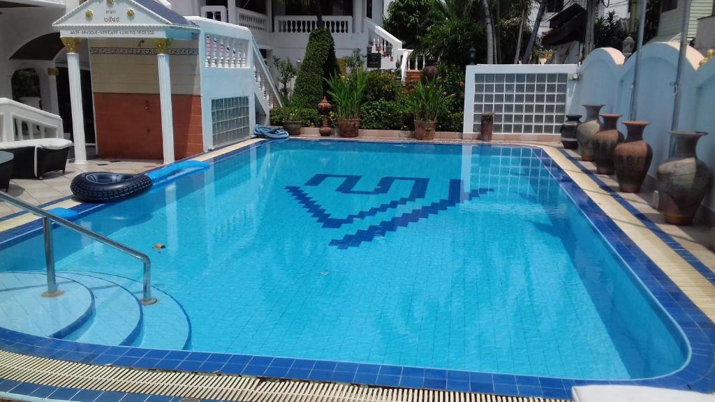 Bazén v ubytování Villa Oranje Pattaya nebo v jeho okolí
