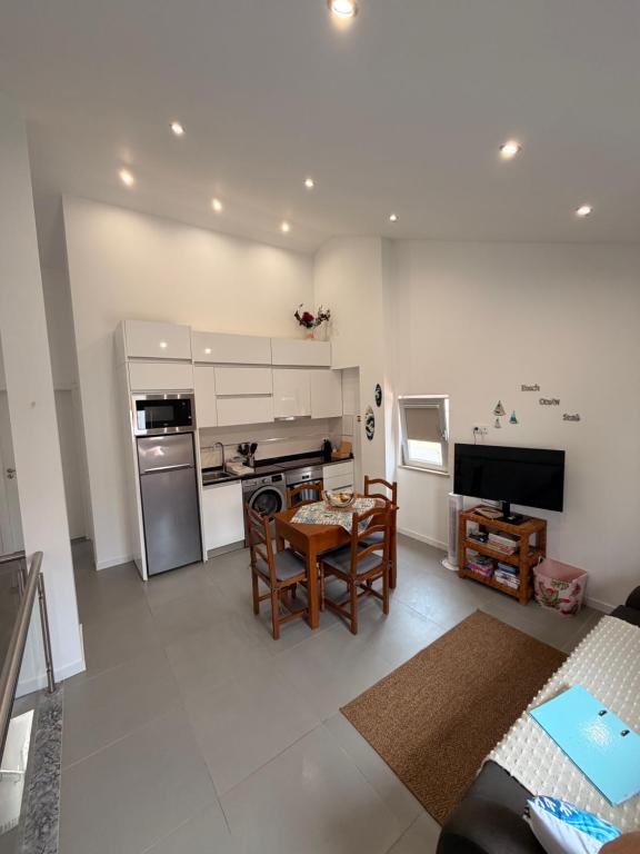 Sandowav – Modern Apartment Steps from the Beach
