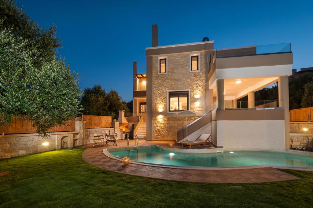 a house with a swimming pool in the yard at Villa Dimitrios in Marathokefála