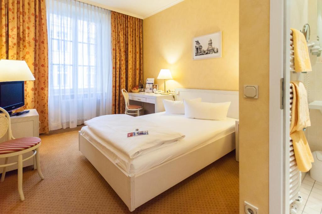 Postel nebo postele na pokoji v ubytování martas Hotel Albrechtshof Berlin
