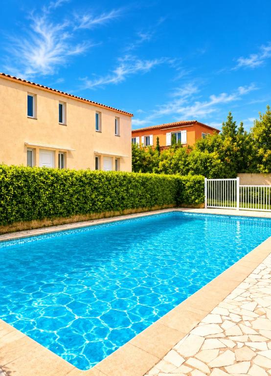 Cap et Soleil Peaceful Garden, 2 Terraces, Pool, Garage, 5 Min Walk to Beach