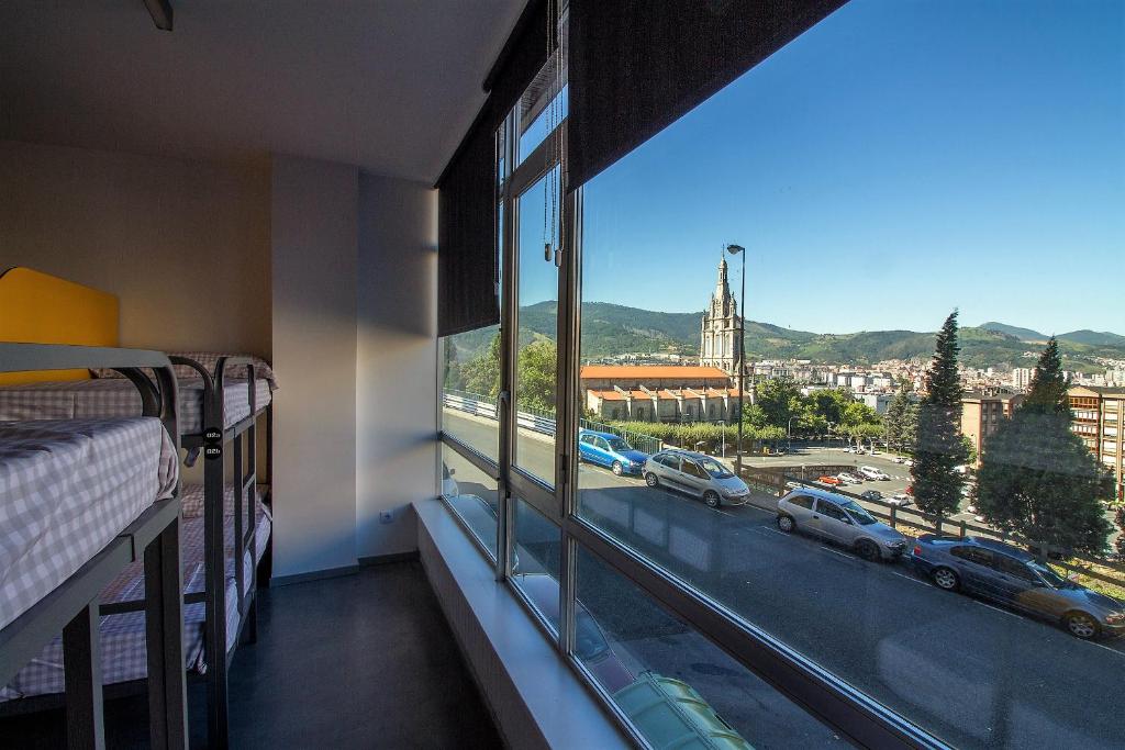Nespecifikovaný výhled na hory nebo výhled na hory při pohledu z hostelu