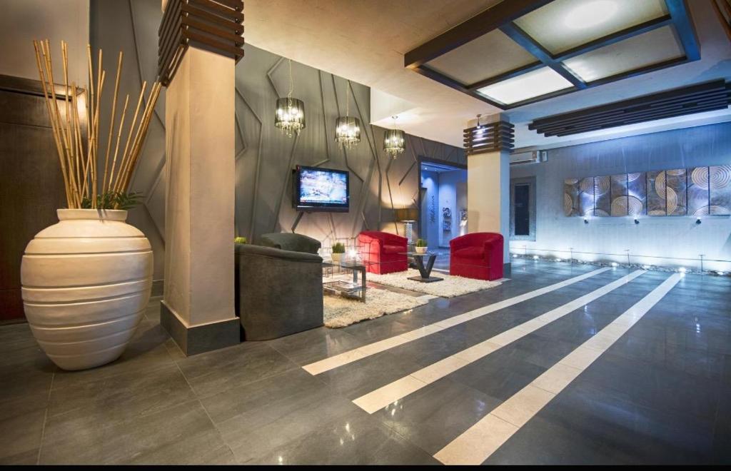 TV a/nebo společenská místnost v ubytování Crystal Suites