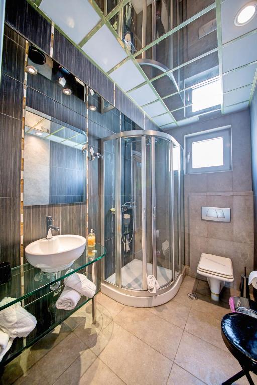 Kúpeľňa v ubytovaní Comfy Boutique Hotel