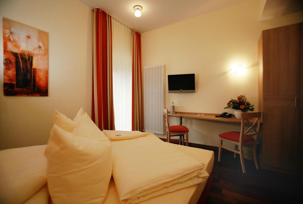 Postel nebo postele na pokoji v ubytování Hotel Hoepfner Burghof